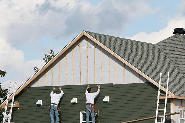 Professional Siding technician working in Prospect Heights, IL